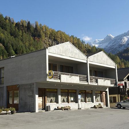 Auberge Des Charmettes Bourg-Saint-Pierre Luaran gambar