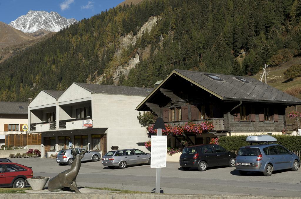 Auberge Des Charmettes Bourg-Saint-Pierre Luaran gambar